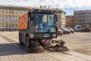 В Петербурге — сезон «песчаных бурь». Это опасно? Почему пыли так много? Как защитить лицо, глаза и органы дыхания?